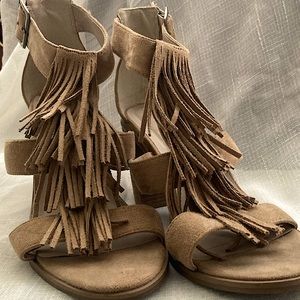 Fringe tan heeled sandals size 10m